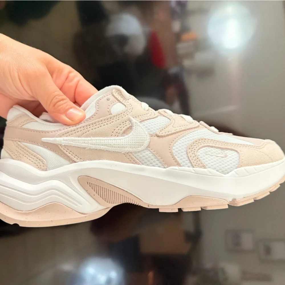 Nike AL8 NEW Women's Shoes SIZE 8.0  Super cute in person very nice look!